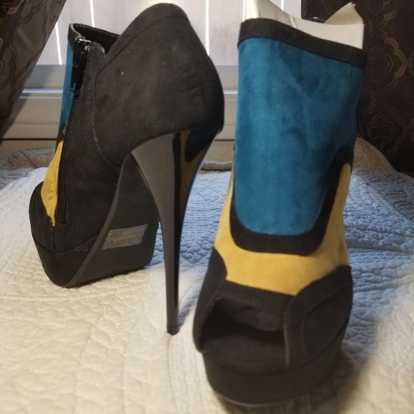 QUPID black teal yellow faux suede peep toe booties heels new - Picture 2 of 7